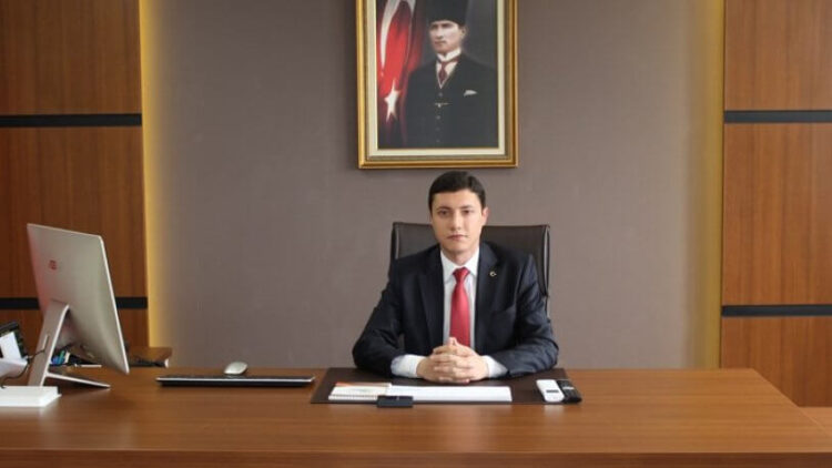 Kaymakam, ‘hoş geldiniz’ diyerek elini uzatan öğretmeni sınıftan kovdu