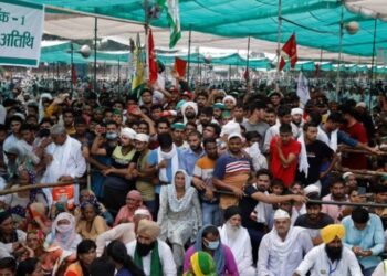 500 bin çiftçi ayaklandı, barikatı aştı