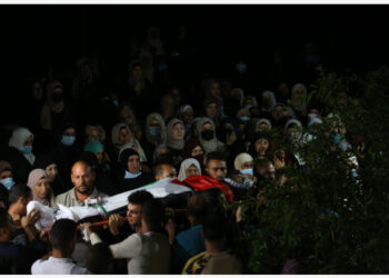 Beita köyünde düzenlenen cenaze törenine çok sayıda Filistinli katıldı