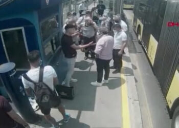 Metrobüste kör eden maske uyarısı