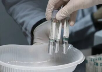 Covid-19 testi pozitif çıkan öğrenciler sokakta kaldı