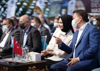 Babacan: Çocukların oynadığı alanda panzer varsa Kürt meselesi vardır