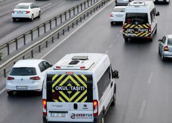 İBB: Okul servis araçları için 108 ton ücretsiz dezenfektan dağıtımı başladı