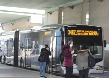 Salgın korkusu toplu taşıma kullanımını yarı yarıya düşürdü