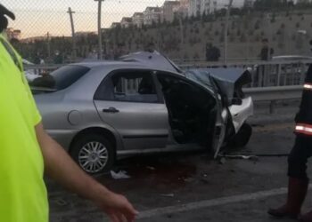 Karşı şeride geçip minibüsle çarpıştı: Çok sayıda ölü var