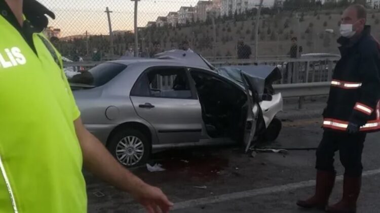 Karşı şeride geçip minibüsle çarpıştı: Çok sayıda ölü var