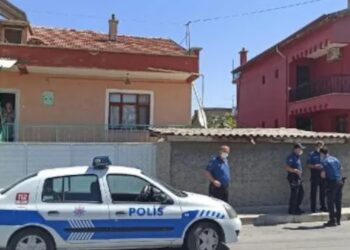Ağaçtaki kargaya ateş etti, balkondaki komşusunu vurdu
