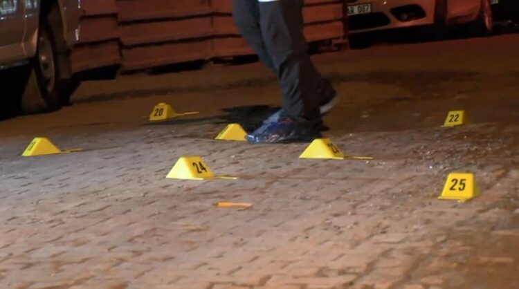 İstanbul’da bir kişi polisle çatışmaya girdi, aracıyla kaçmaya çalıştı