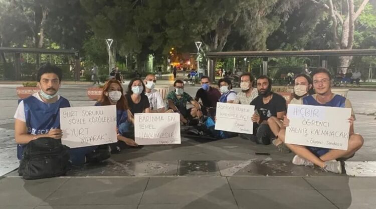 İzmir’de ‘Barınamıyoruz’ eylemleri: Belediye, Buca ve Bornova’da yurt kiraladı