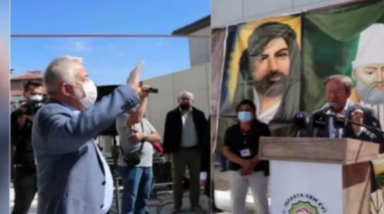 Cemevi açılışında Diyanet eleştirisini belediye başkanı kesti