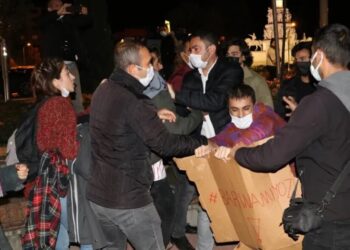 ‘Barınamıyoruz’ diyen öğrencilere gözaltı