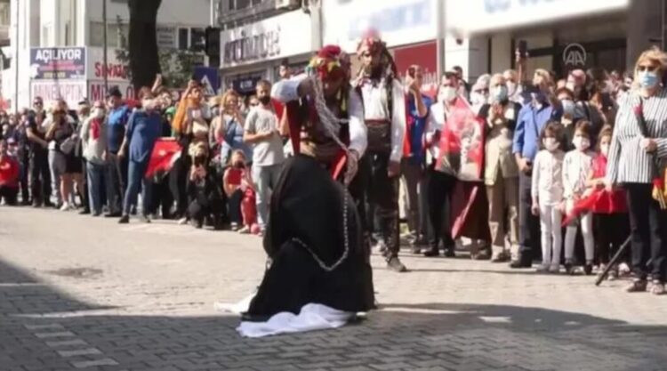 Edremit Kaymakamı kurtuluş kutlaması sonrası merkeze çekildi