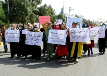 Taliban, üniversitede karma eğitimi yasakladı