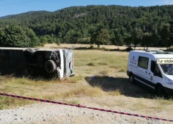 Tur otobüsü öğrenci servisine çarptı… Çok sayıda yaralı var