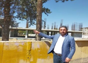 Parasının tamamını alan müteahhit, belediye binasını yarım bıraktı