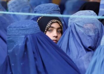 Taliban’dan kadın öğrencilere peçe, sınıflara perde zorunluluğu