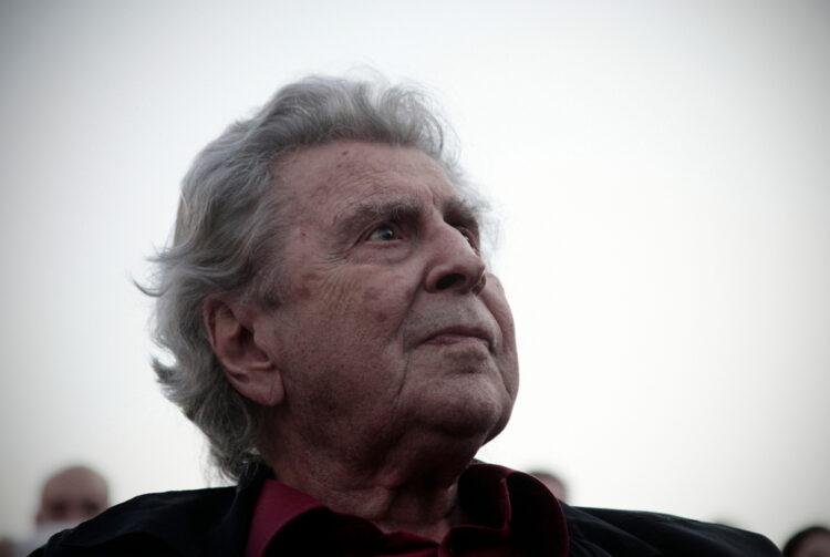 Mikis Theodorakis böyle uğurlandı