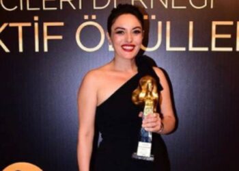 Ezgi Mola’dan gündem olan ödül konuşması