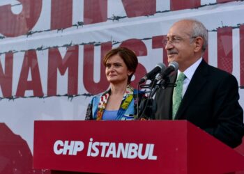 Kılıçdaroğlu: “Binalar güzel olabilir; bizim görevimiz dışarıda”