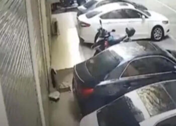 Balkonda cinsel ilişkiye giren çift hayatının kâbusunu yaşadı