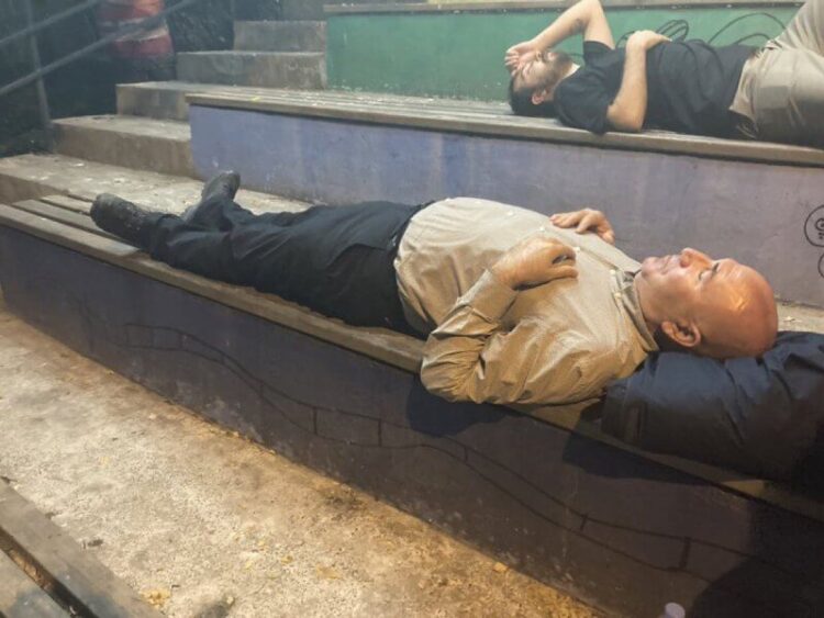 Mahmut Tanal parkta yattı: Burası saraydan bile rahat