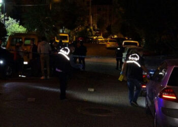 İzmir’de sokak ortasında silahlı saldırı
