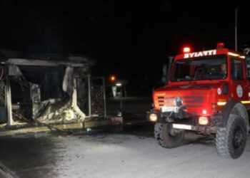 İşten çıkarılan kepçe operatörü iş makinesini yaktı