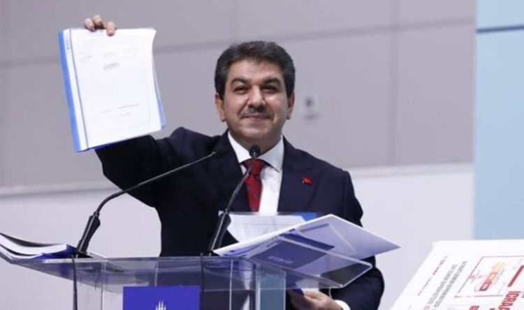 Hizmet alanını açık otoparka dönüştürdü