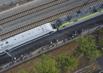 İstanbul’da büyük faciadan dönüldü: İki tren kafa kafaya geldi