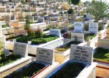 Mezarlık ziyaretine gittiler: Ölümden döndüler