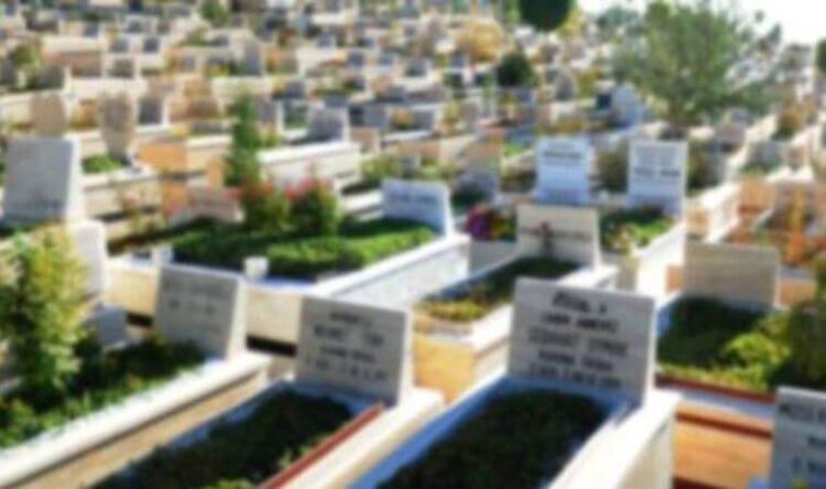 Mezarlık ziyaretine gittiler: Ölümden döndüler