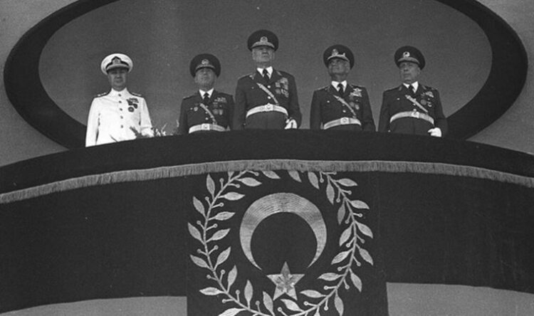 DİSK’ten 12 Eylül açıklaması