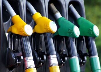 Petrol devinde benzin kalmadı