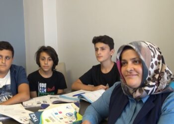 3 çocuk annesi, 20 yıllık üniversite hayaline kavuştu