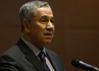 Bülent Arınç’tan AKP’ye sert sözler