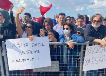 Aşı karşıtlarından yeni miting