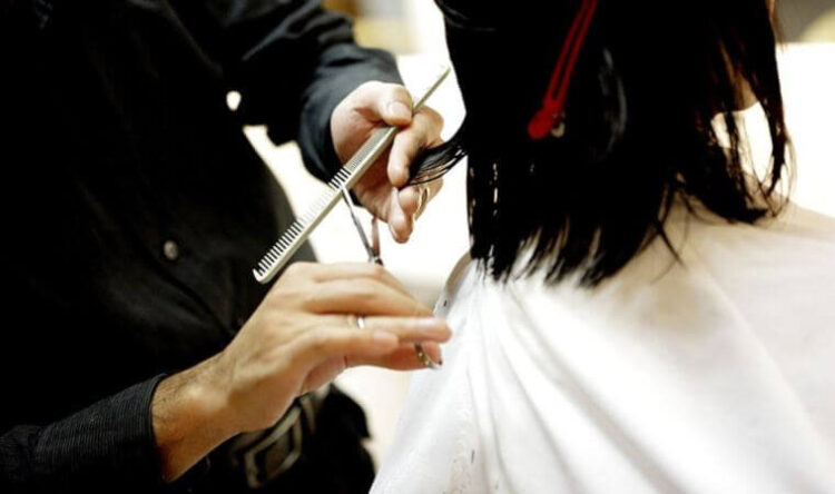 Müşterisinin saçını yanlış kesti: 2.4 milyon tazminat ödedi