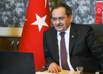 AKP’li belediye başkanı, gazeteciler için ‘mikrop’ dedi