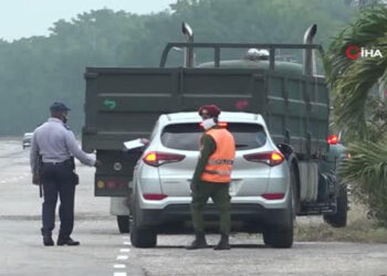 Küba, ülkeye giriş yapan yolculara yönelik pandemi kısıtlamalarını gevşetiyor