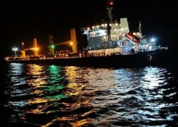 Çanakkale Boğazı açıklarında iki dev gemi çarpıştı: Sızıntı endişesi var