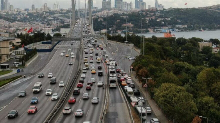 İstanbul’da trafik felç, yoğunluk yüzde 60’ı gördü