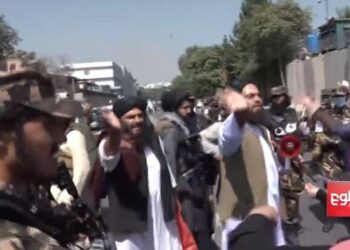 Taliban kadınların protestosunda şiddete başvurdu