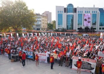 Kartal’da binlerce kişi ‘şimdi sosyalizm zamanı’ dedi