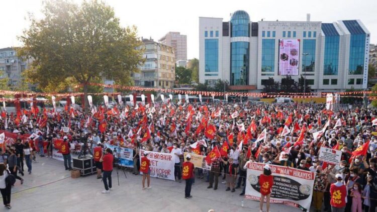 Kartal’da binlerce kişi ‘şimdi sosyalizm zamanı’ dedi
