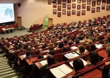 Üniversitelerde hibrit eğitime geçilecek