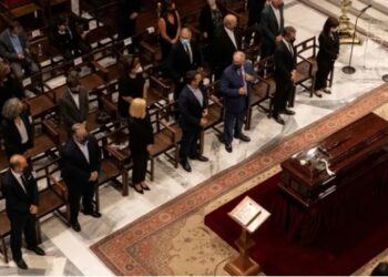 Mikis Theodorakis son yolculuğuna uğurlandı