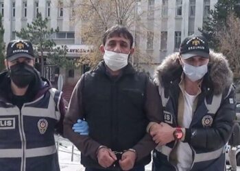 14 yaşındaki kızını 24 yerinden bıçakladı