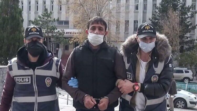 14 yaşındaki kızını 24 yerinden bıçakladı