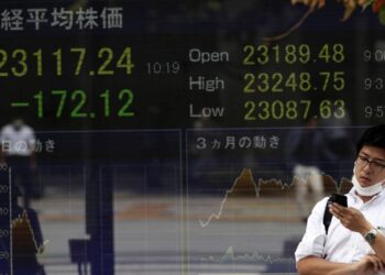 Japonya’nın kilit ekonomik endeksinde 15 aydaki en büyük düşüş kaydedildi