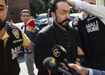 Adnan Oktar cezaevinde imaj değiştirdi